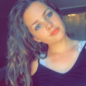 Meet your Posher, Ella